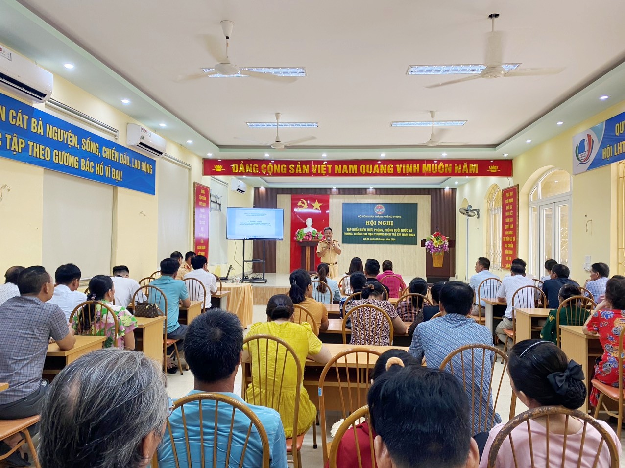 Phòng Cảnh sát giao thông: Tuyên truyền kiến thức phòng chống đuối nước và phòng chống thương tích cho trẻ em tại huyện Cát Hải